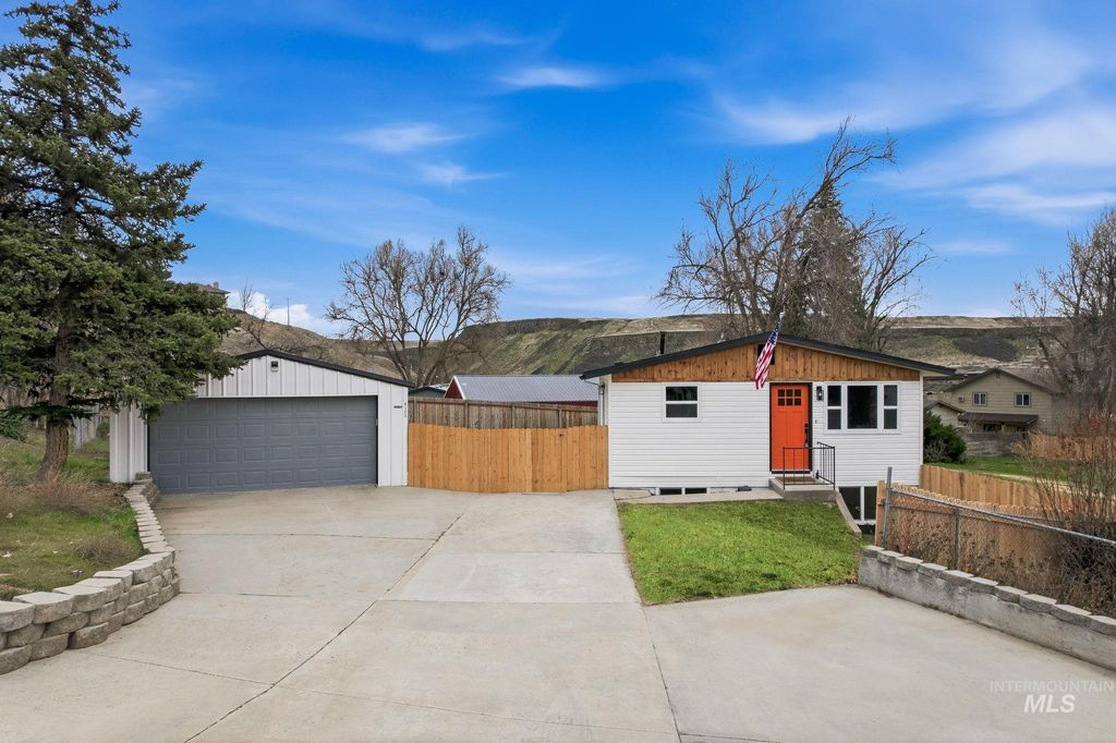 Photo of 6123 S Brian Way, Boise, ID 83716 (MLS # 98977726)