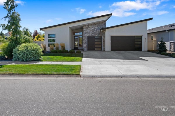 923 E RIO CHICO DR, KUNA, ID 83634 - Image d457e726cd60f2d2bac780b0c7396cde/1472381078