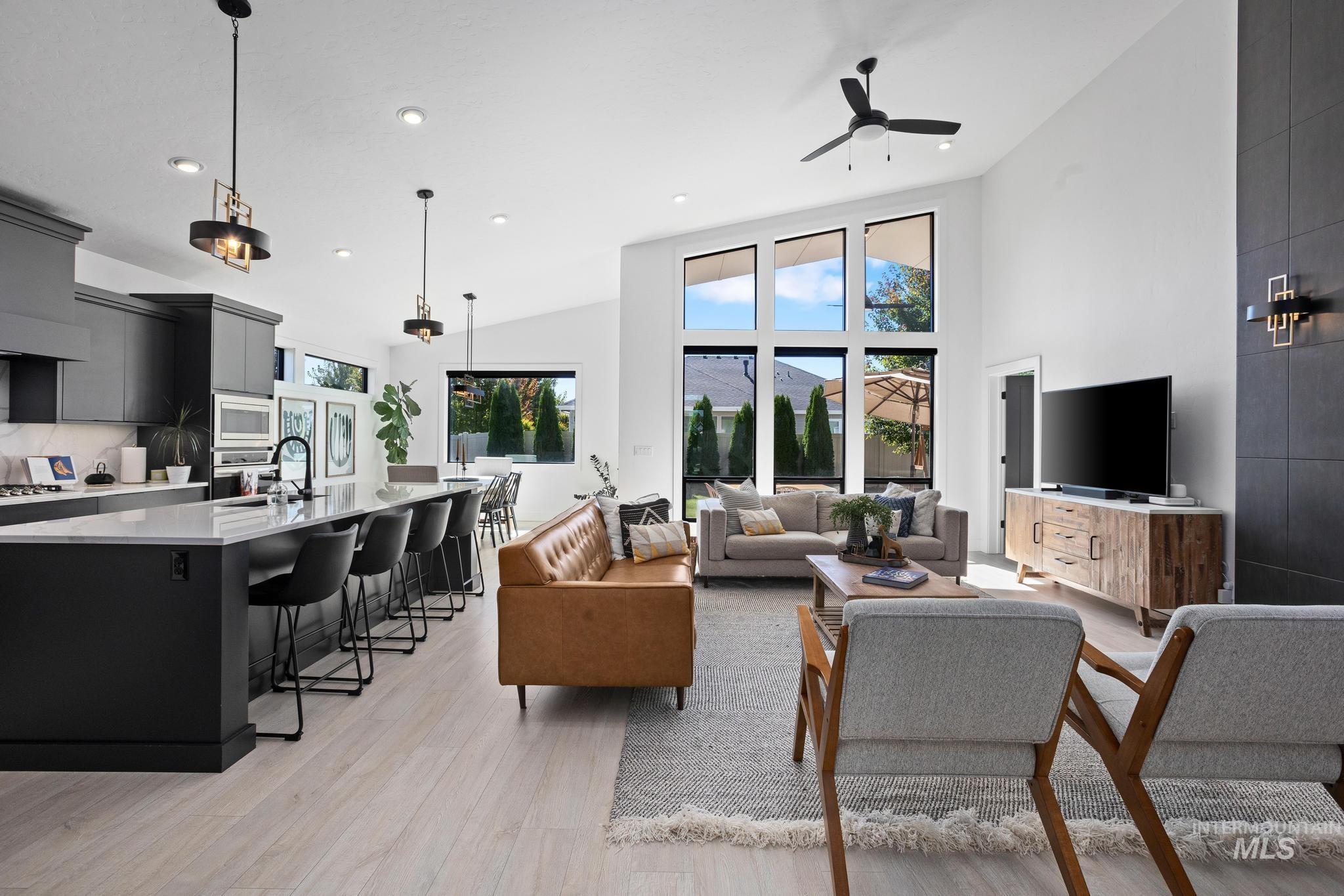 923 E Rio Chico Dr