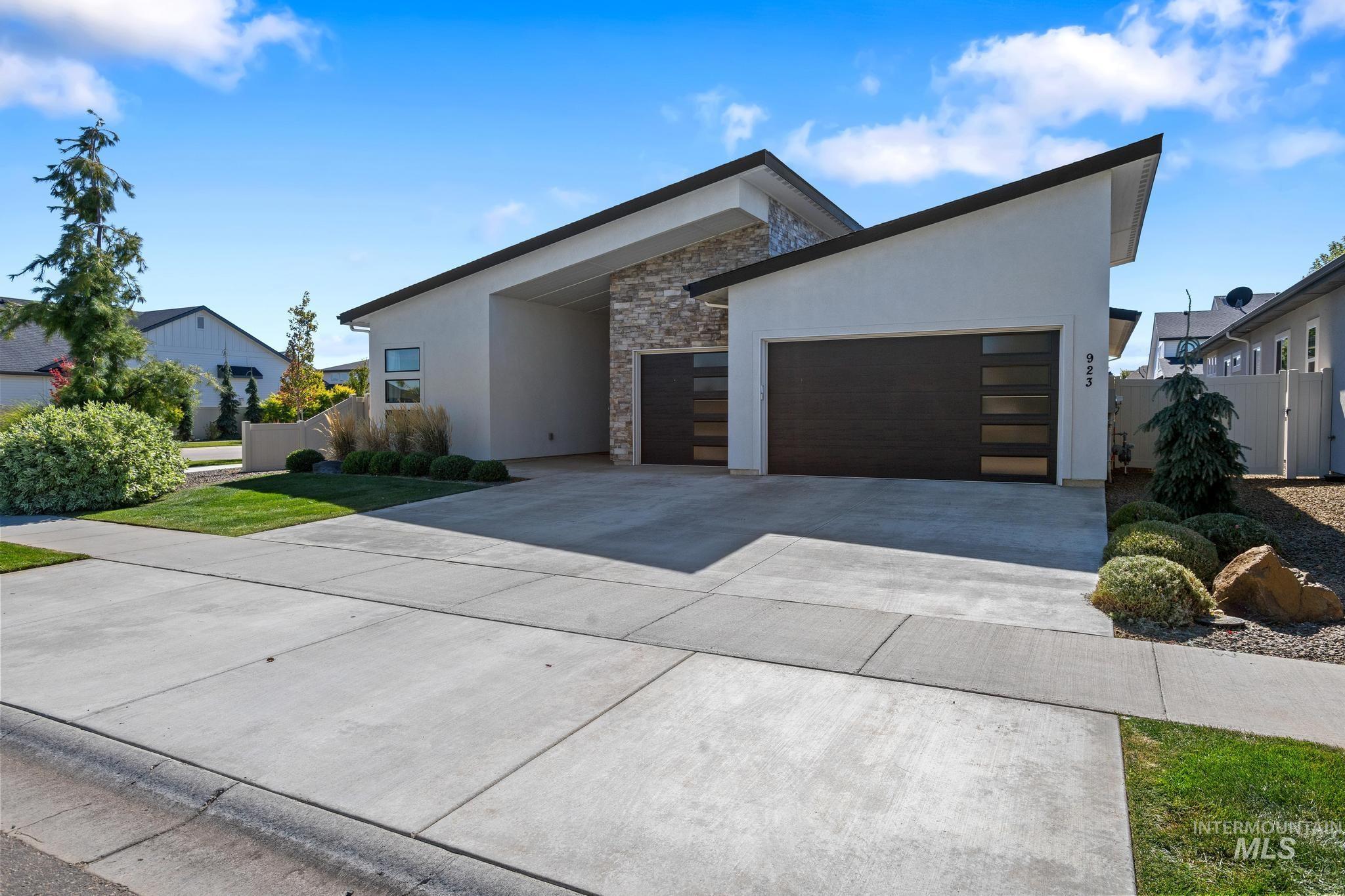923 E Rio Chico Dr