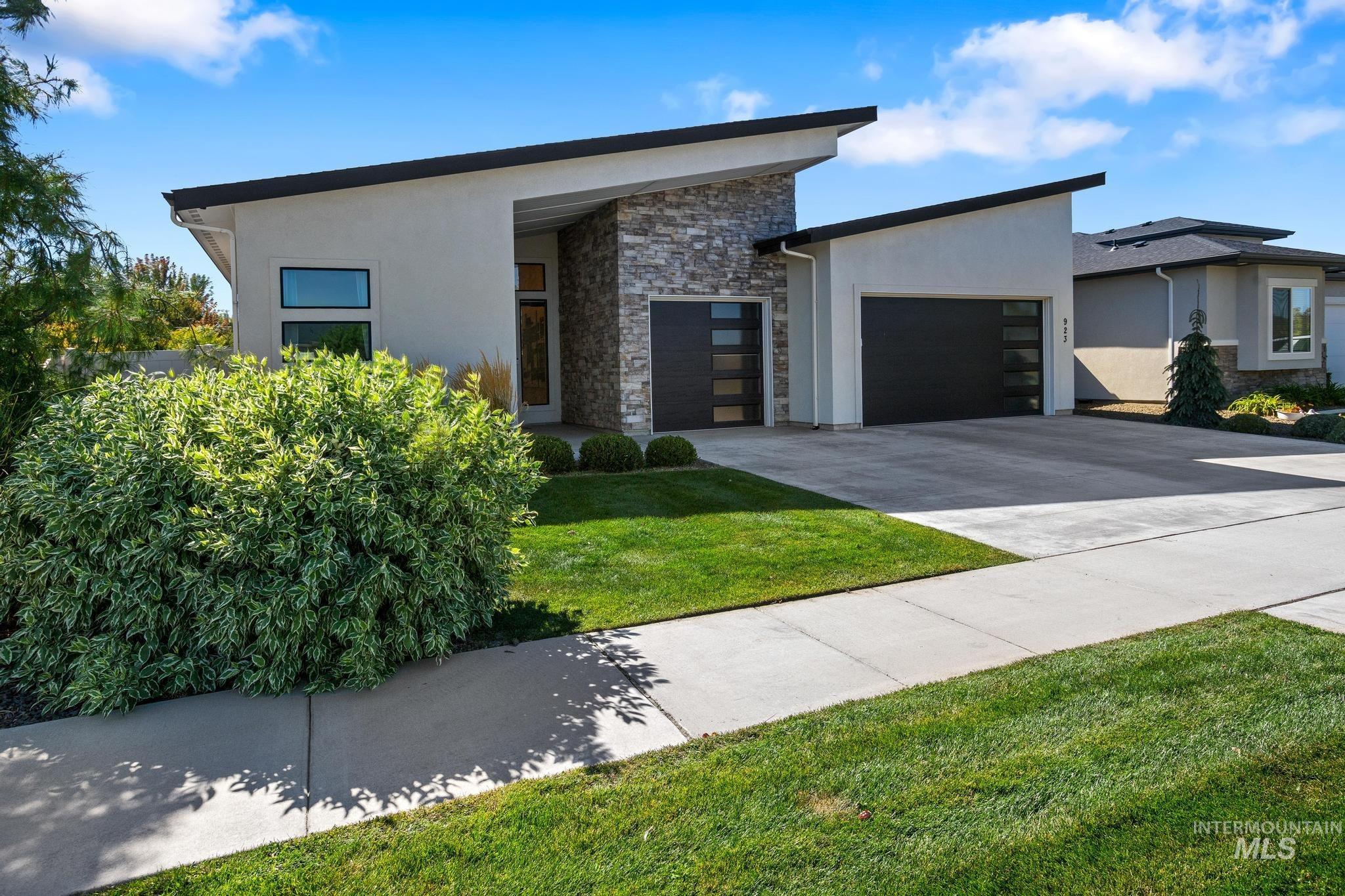 923 E Rio Chico Dr