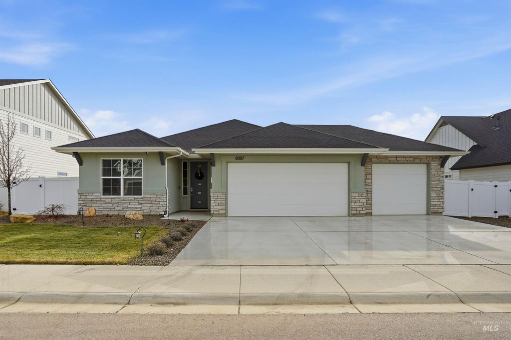 Photo of 8087 Tandy Cove St, Middleton, ID 83644 (MLS # 98973943)