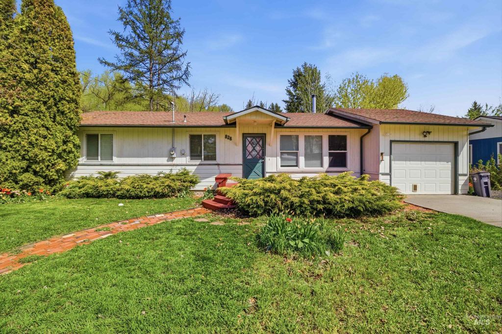 Photo of 828 S Meadow St, Moscow, ID 83843 (MLS # 98983201)