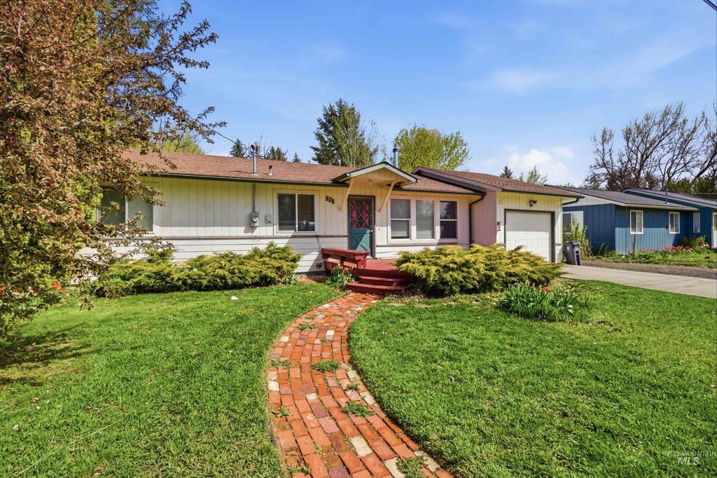 Photo of 828 S Meadow St, Moscow, ID 83843 (MLS # 98983201)