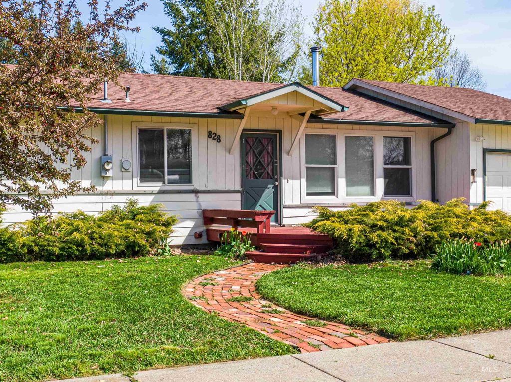 Photo of 828 S Meadow St, Moscow, ID 83843 (MLS # 98983201)