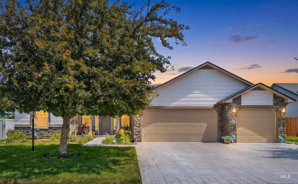 Photo of 210 S Lancaster Dr, Nampa, ID 83686 (MLS # 98992672)