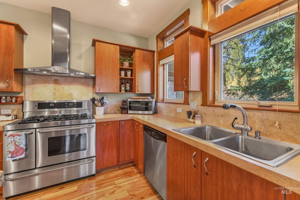 Photo of 917 Camas Pl, McCall, ID 83638 (MLS # 98983617)