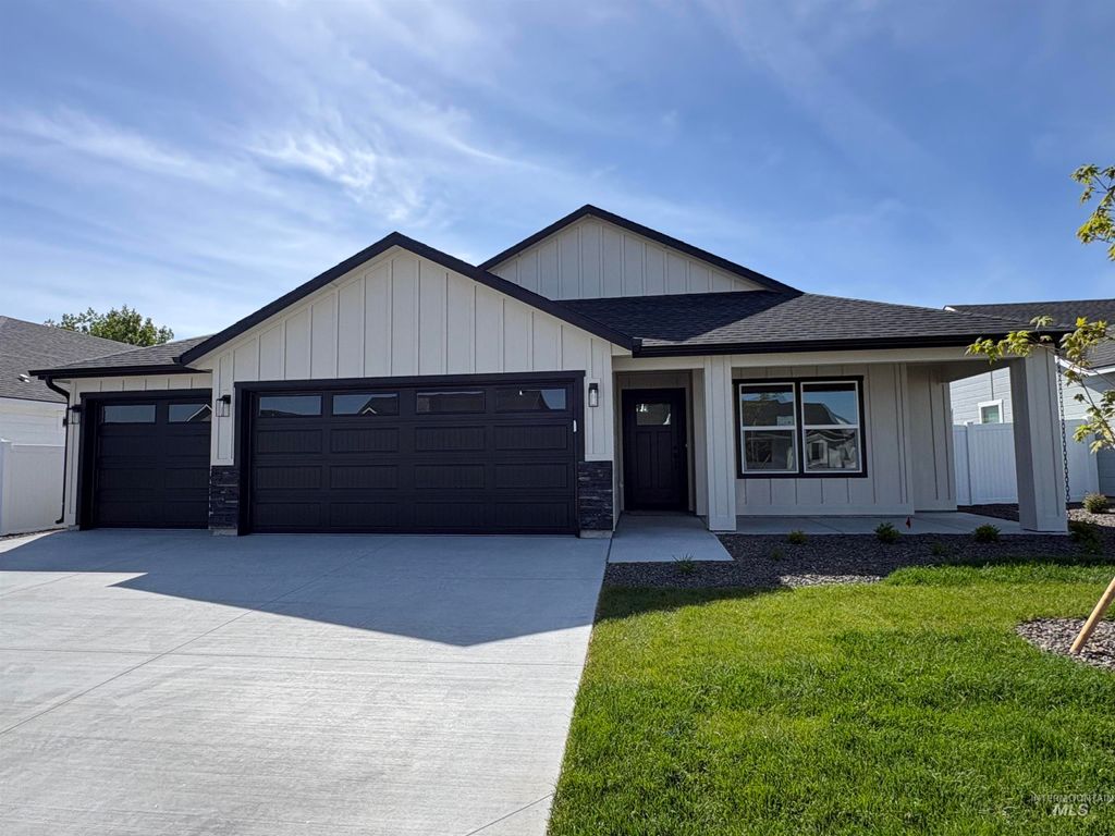 Photo of 321 N 11th. St, Parma, ID 83660 (MLS # 98984615)