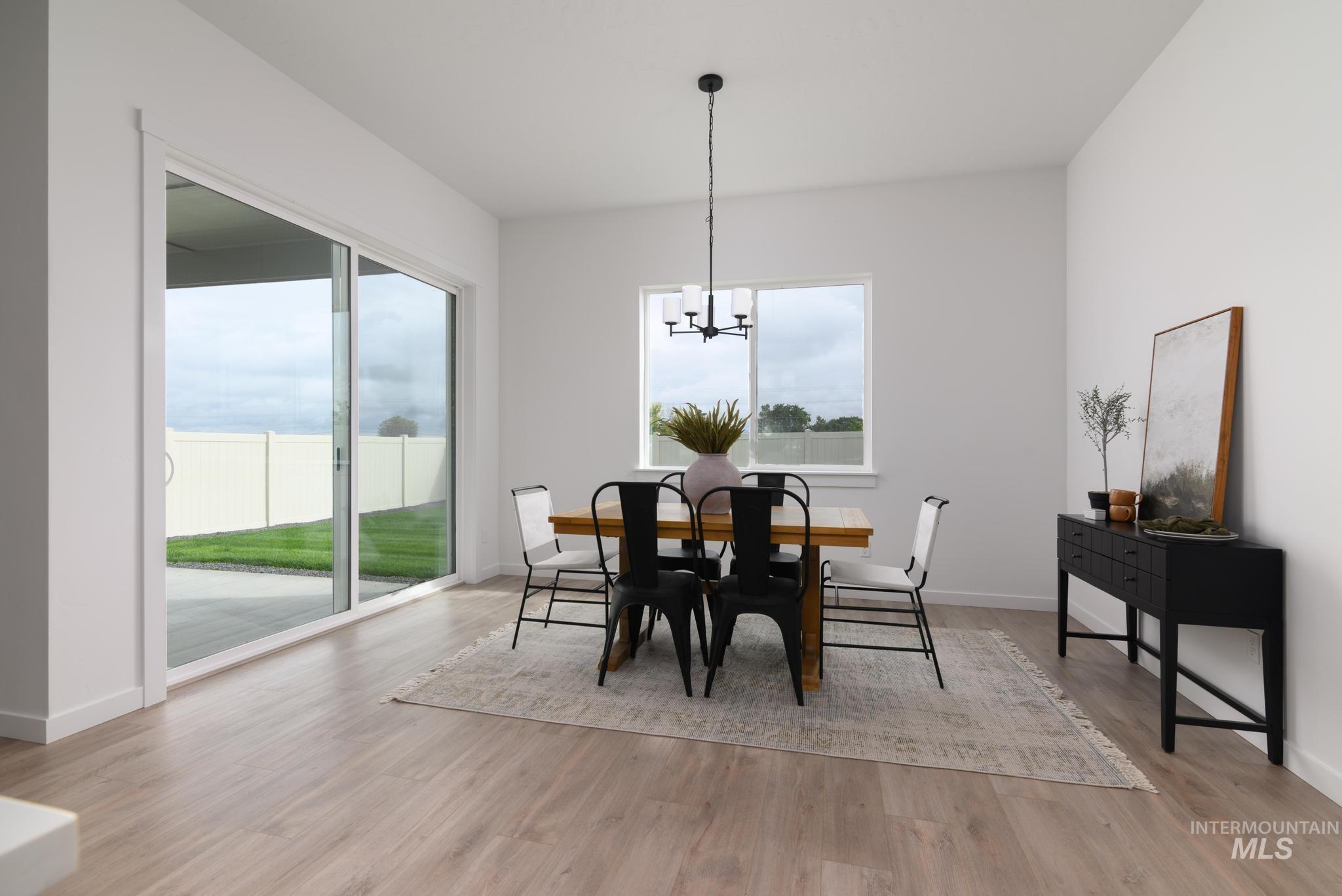 3714 N San Carlos Way