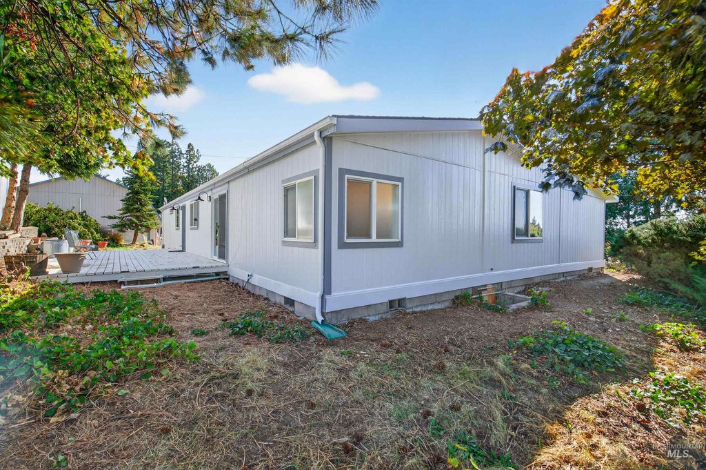Photo of 128 E Persimmon St, Genesee, ID 83832 (MLS # 98964585)