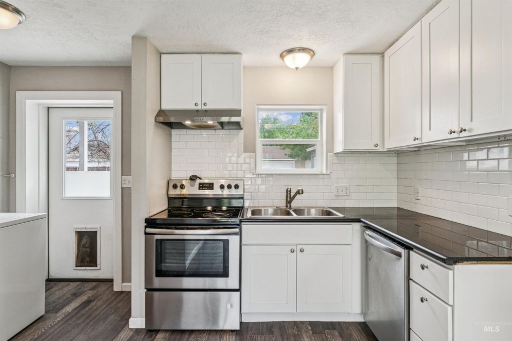 Photo of 1706 S Pacific St, Boise, ID 83705 (MLS # 98983535)