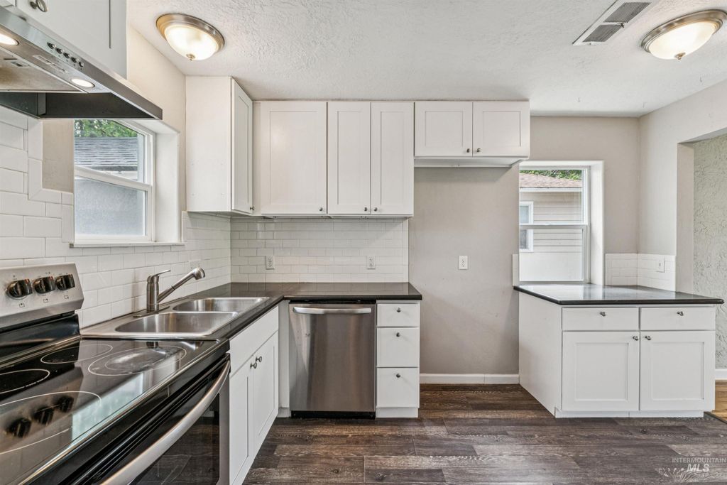 Photo of 1706 S Pacific St, Boise, ID 83705 (MLS # 98983535)