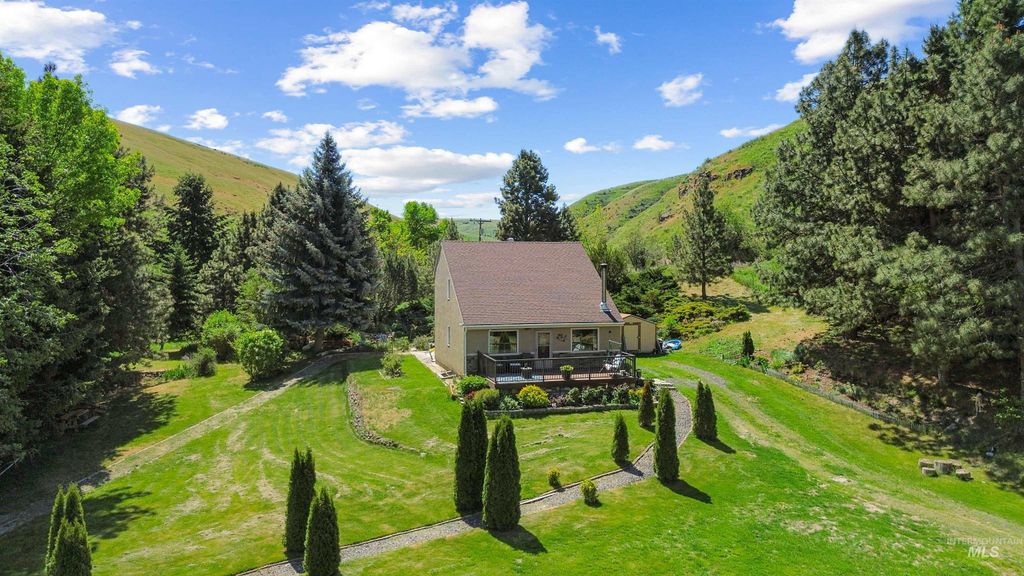 Photo of 60 Pataha Canyon Lane, Pomeroy, WA 99347 (MLS # 98986089)