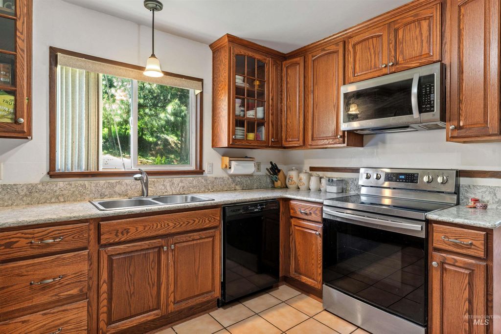 Photo of 60 Pataha Canyon Lane, Pomeroy, WA 99347 (MLS # 98986089)