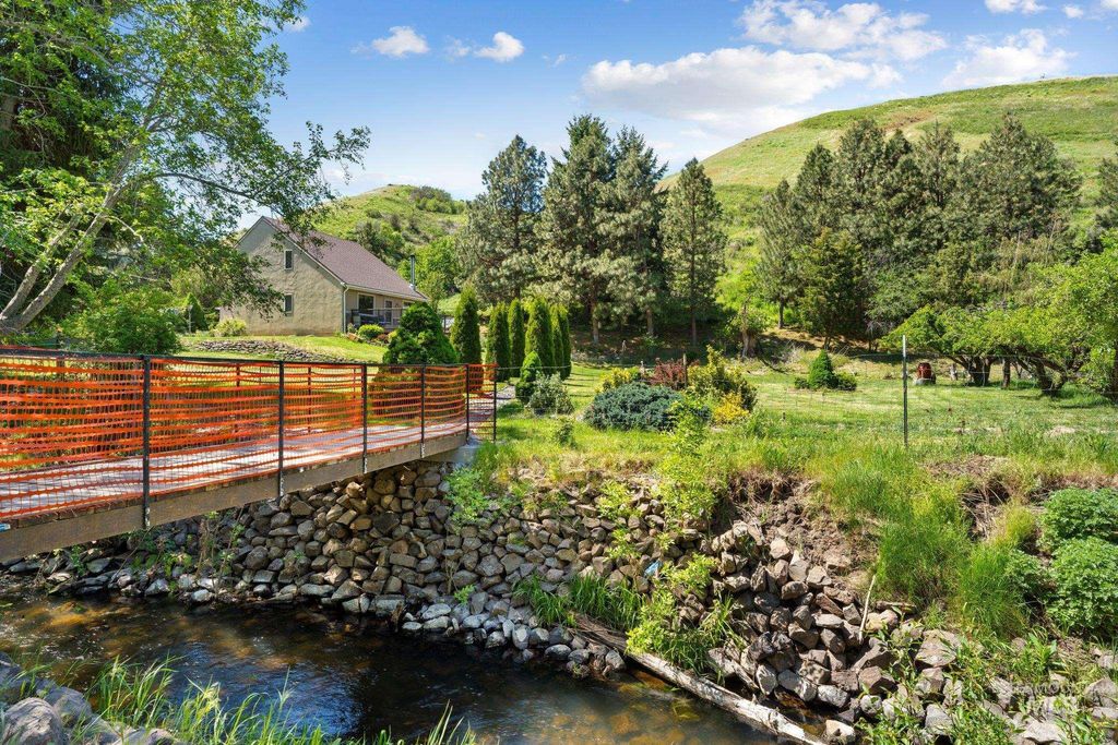 Photo of 60 Pataha Canyon Lane, Pomeroy, WA 99347 (MLS # 98986089)