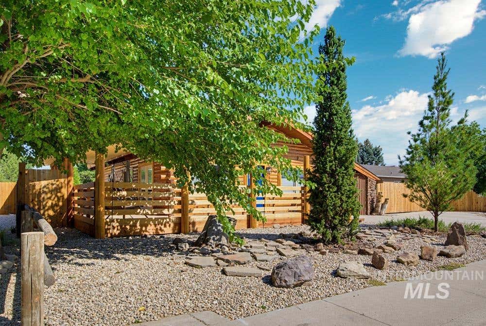 Photo of 2210 Glen View Dr, Nampa, ID 83686 (MLS # 98998315)