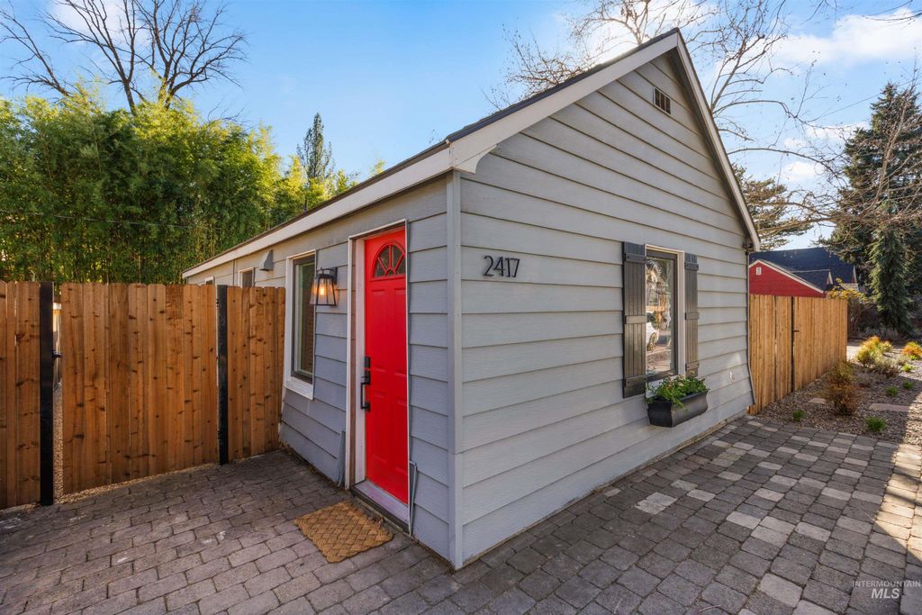 Photo of 2417 W Hazel St, Boise, ID 83702 (MLS # 98979419)