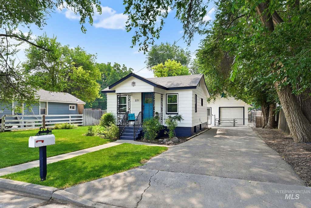 Photo of 221 Hudson Avenue, Nampa, ID 83651 (MLS # 98995711)