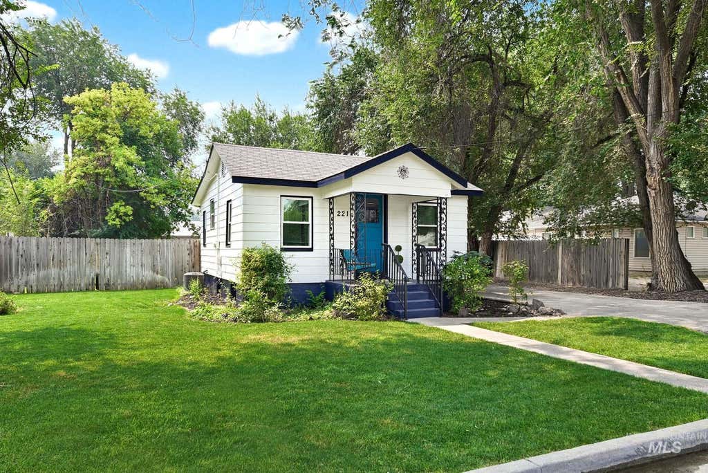 Photo of 221 Hudson Avenue, Nampa, ID 83651 (MLS # 98995711)