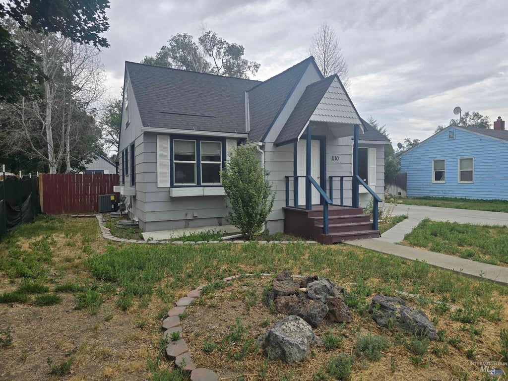 Photo of 1110 Washington St, Gooding, ID 83330 (MLS # 98995695)