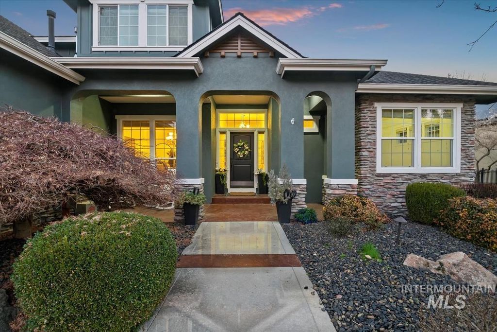 Photo of 1675 S Lake Crest Way, Eagle, ID 83616 (MLS # 98972192)