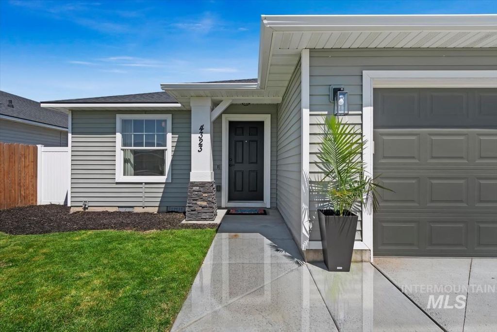 Photo of 4323 Bainbridge St, Caldwell, ID 83607 (MLS # 98983050)