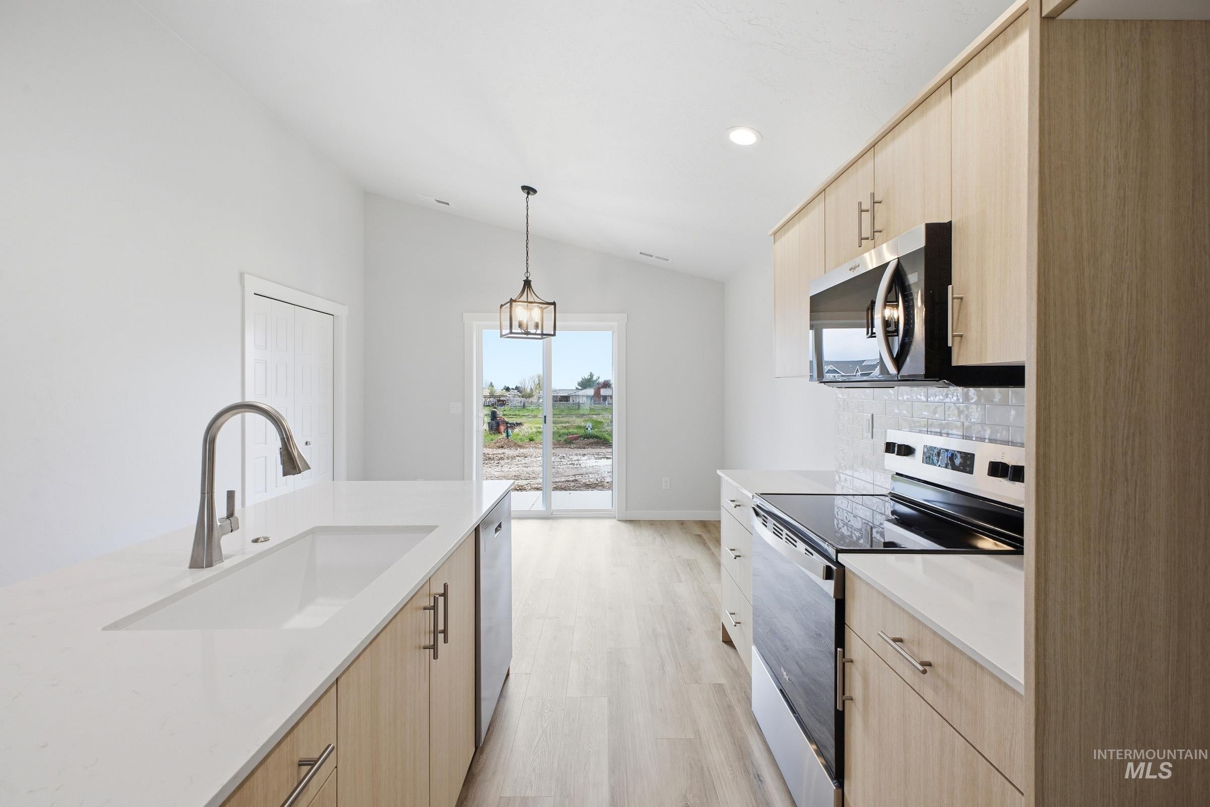 2293 W Red Jasper Dr