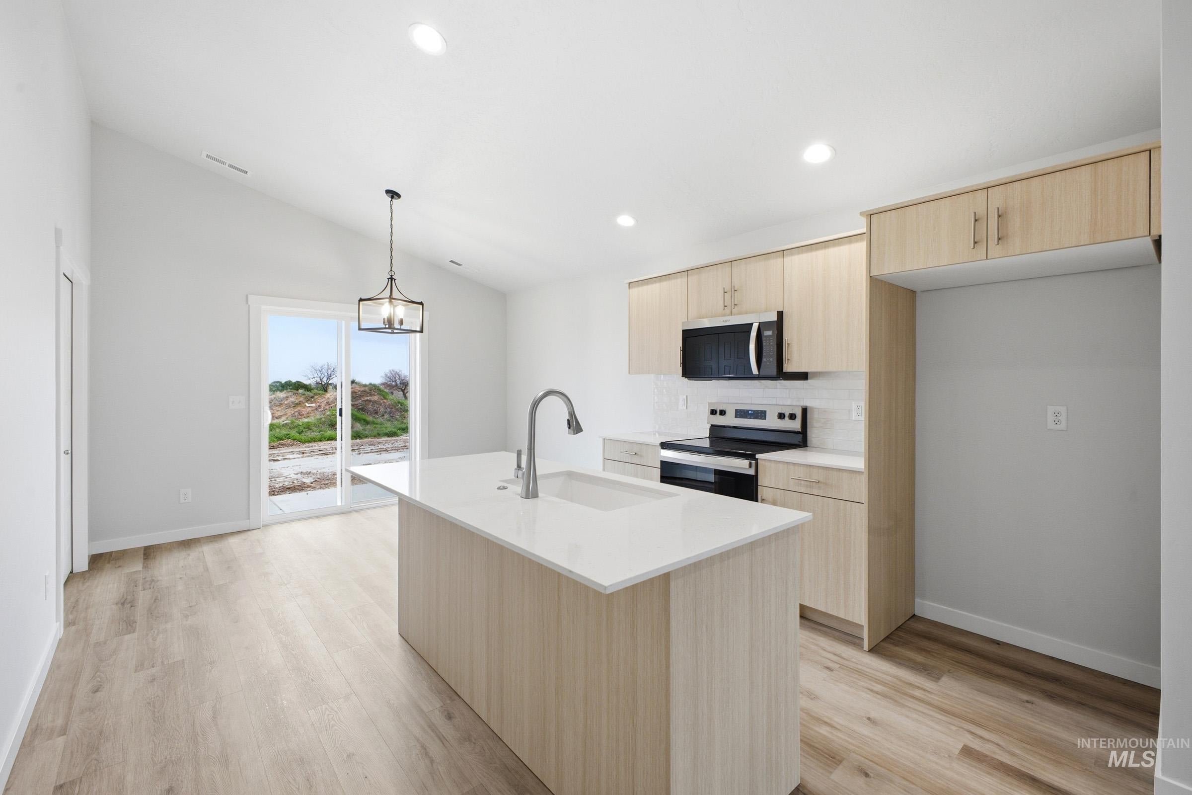 2293 W Red Jasper Dr