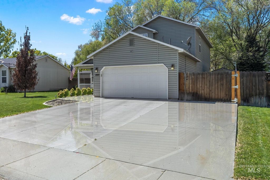 Photo of 2005 S Plateau Dr, Nampa, ID 83686 (MLS # 98983660)
