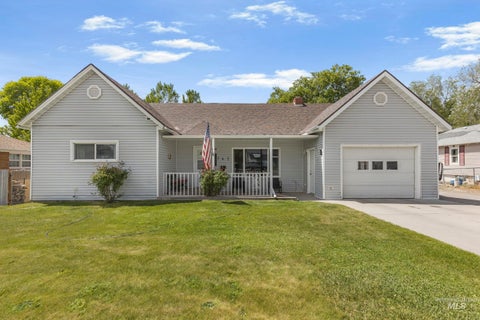 Photo of 742 Fort Hall Ave, American Falls, ID 83211 (MLS # 98987537)