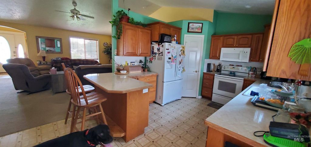 Photo of 655 NW 15th St, Ontario, OR 97914 (MLS # 98962935)