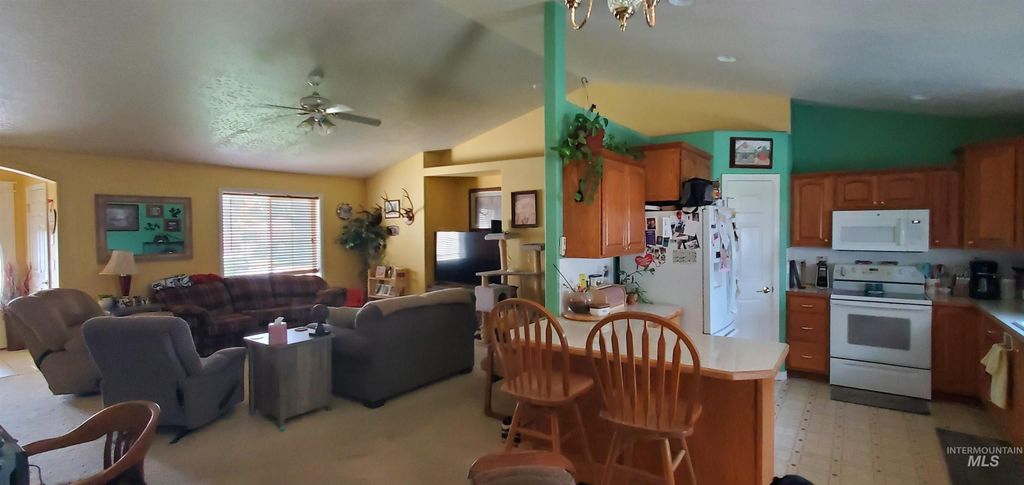 Photo of 655 NW 15th St, Ontario, OR 97914 (MLS # 98962935)