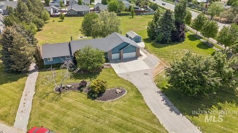 Photo of 4864 N Larkwood Pl, Meridian, ID 83646 (MLS # 98972770)