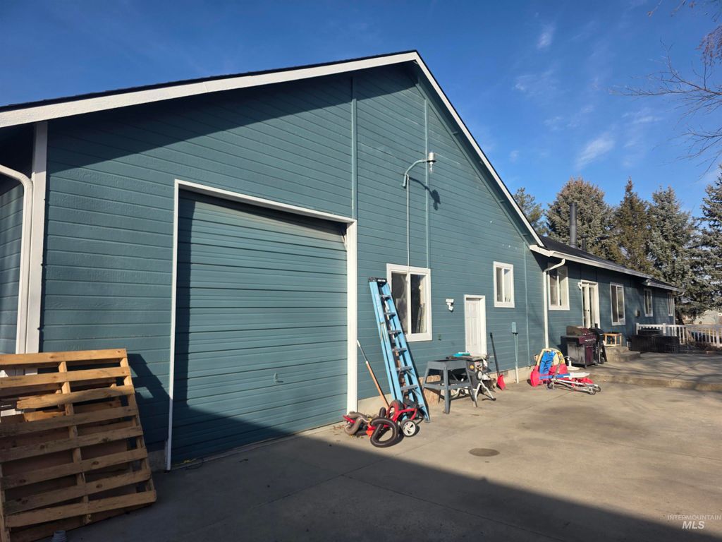 Photo of 4864 N Larkwood Pl, Meridian, ID 83646 (MLS # 98972770)