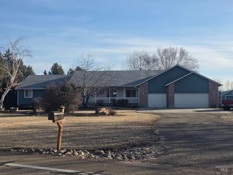 Photo of 4864 N Larkwood Pl, Meridian, ID 83646 (MLS # 98972770)