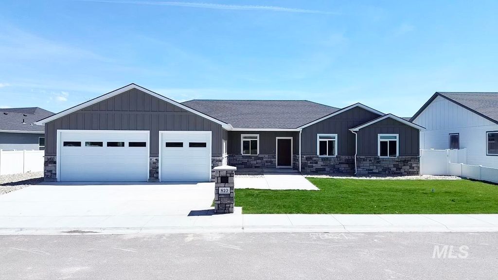 Photo of 810 Snake River Drive, Heyburn, ID 83336 (MLS # 98985933)