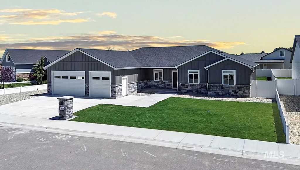 Photo of 810 Snake River Drive, Heyburn, ID 83336 (MLS # 98985933)