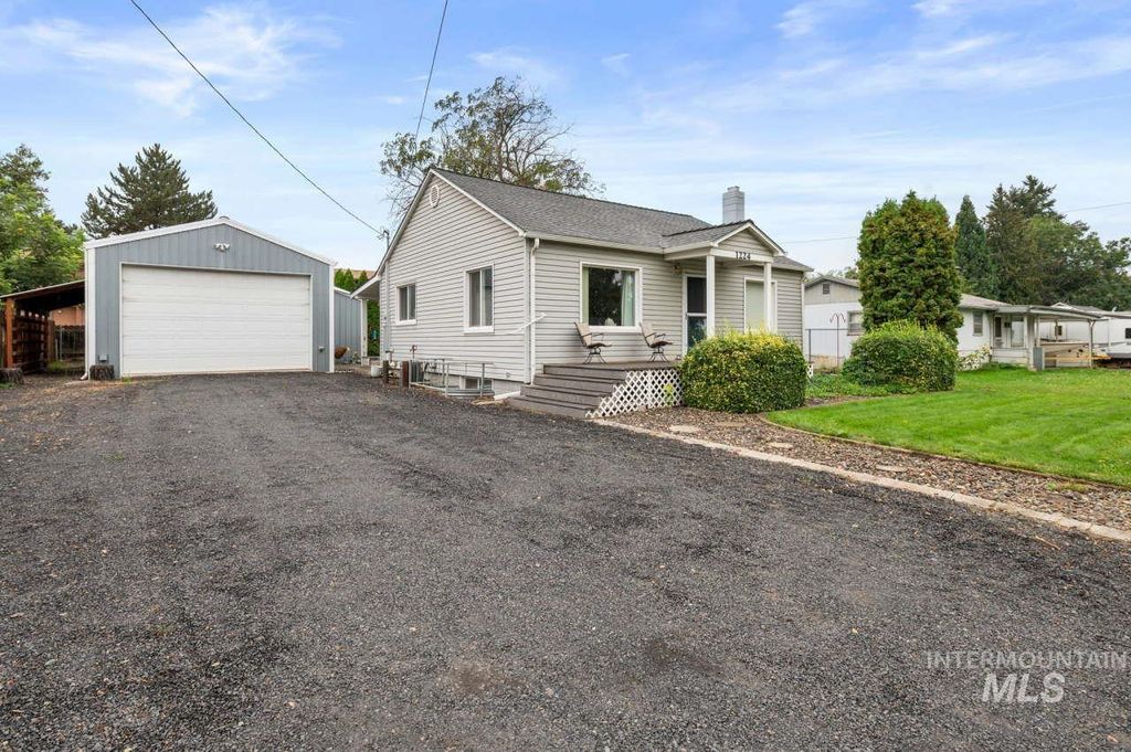 Photo of 1224 Burrell Ave, Lewiston, ID 83501 (MLS # 98959948)