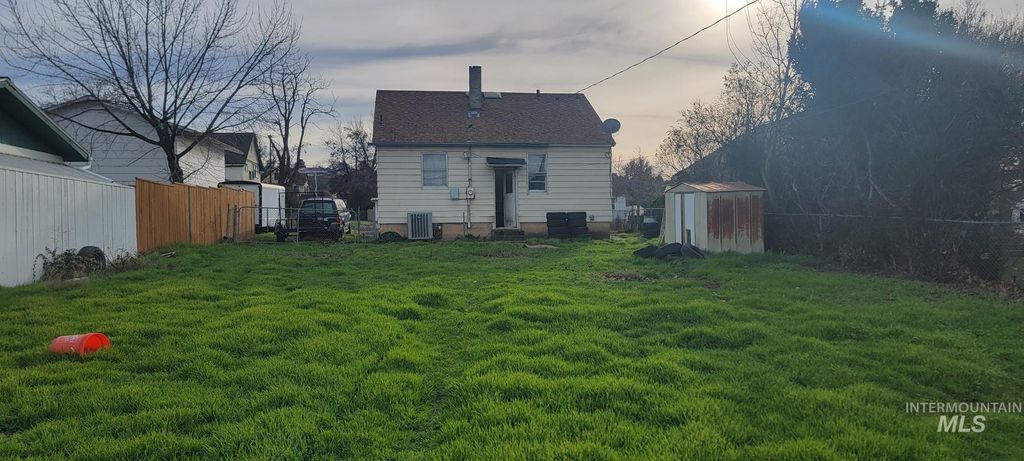 Photo of 1521 18th Ave, Lewiston, ID 83501 (MLS # 98972232)