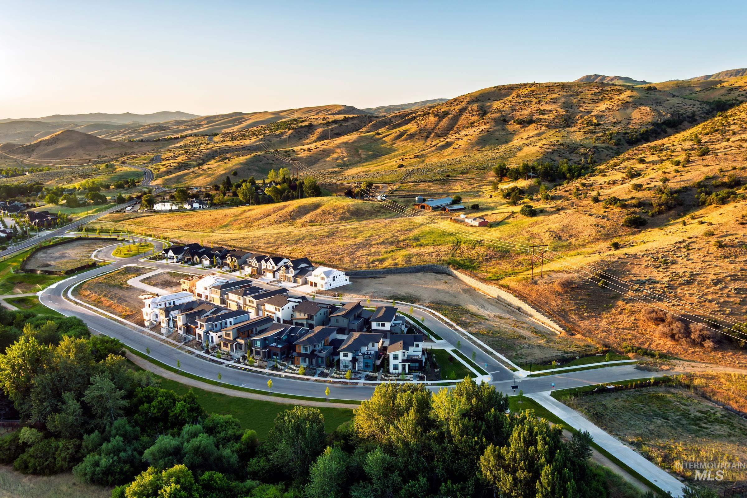 Aerial view of property's location featuring mountains