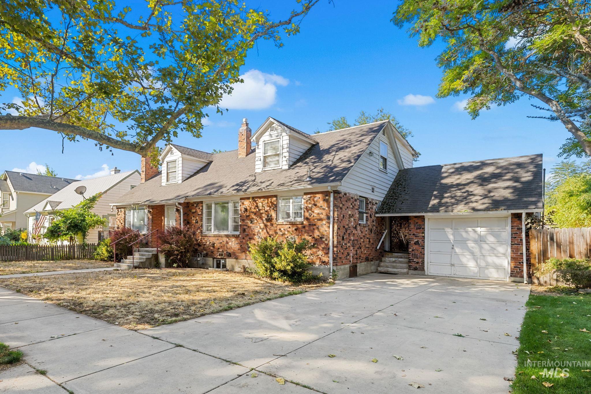 1717 S Manitou