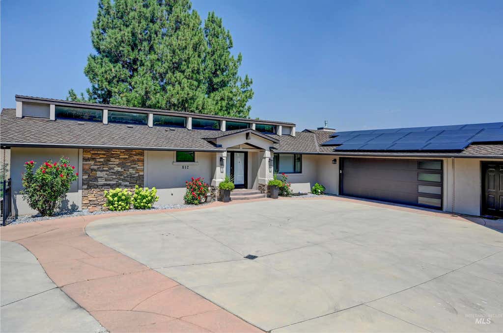 Photo of 812 E Hearthstone Dr, Boise, ID 83702 (MLS # 98995250)