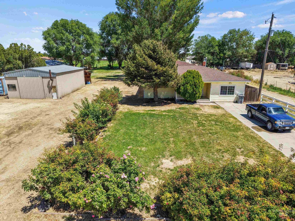 Photo of 908 N Middleton Rd, Nampa, ID 83651 (MLS # 98992663)