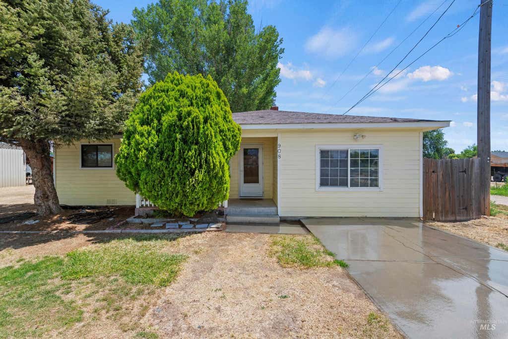 Photo of 908 N Middleton Rd, Nampa, ID 83651 (MLS # 98992663)