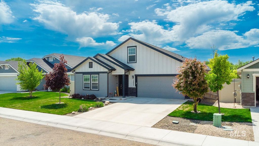 Photo of 12623 Shadow Peak St, Caldwell, ID 83607 (MLS # 98986604)