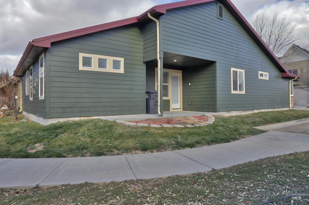 Photo of 2563 S Whitetail Ct, Nampa, ID 83686 (MLS # 98971251)