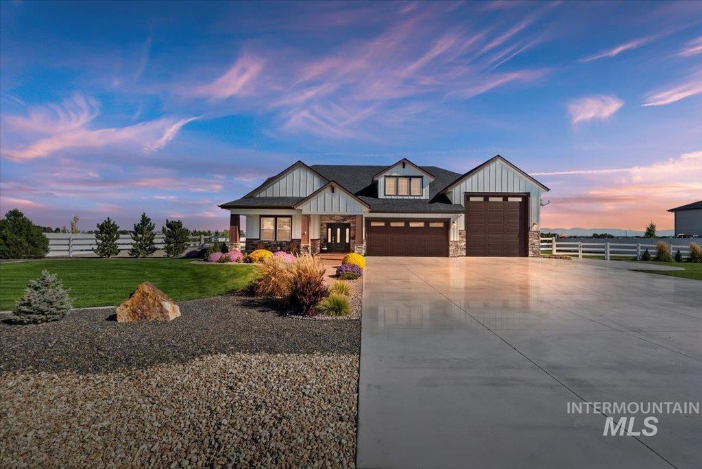 Photo of 16834 Long Meadow Dr, Caldwell, ID 83607 (MLS # 98964627)