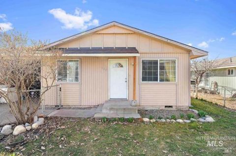 Photo of 325 W Ave E Ave, Jerome, ID 83338 (MLS # 98975049)