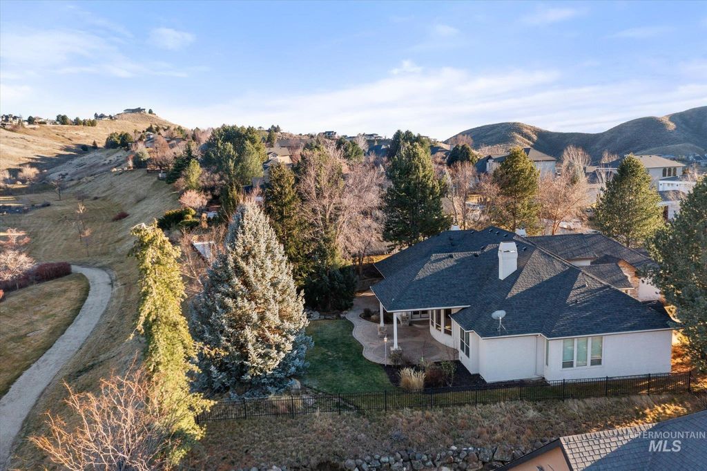 Photo of 5014 N Arrow Crest Way, Boise, ID 83703 (MLS # 98976106)