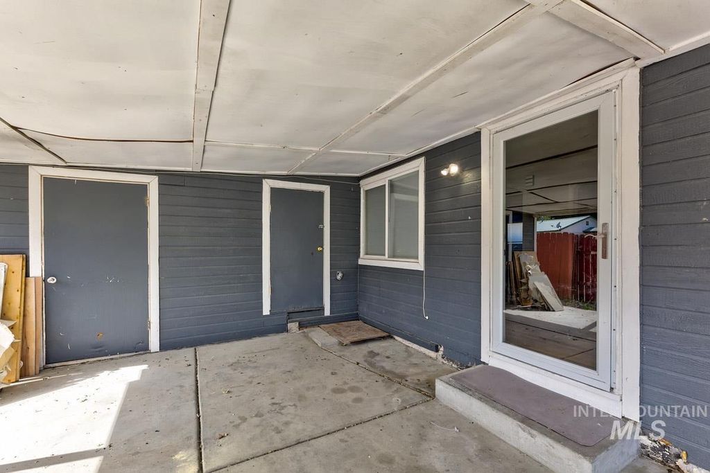 Photo of 2212 Willow St, Caldwell, ID 83605 (MLS # 98989139)